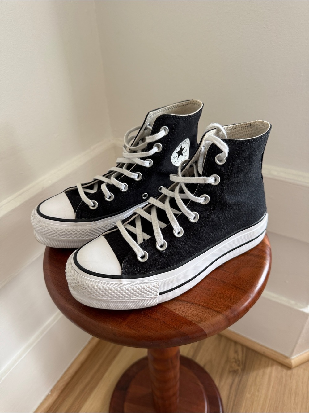 Converse | Chuck Taylor All Star Lift Hi Sneaker (Size 6) - Picture 2 of 3